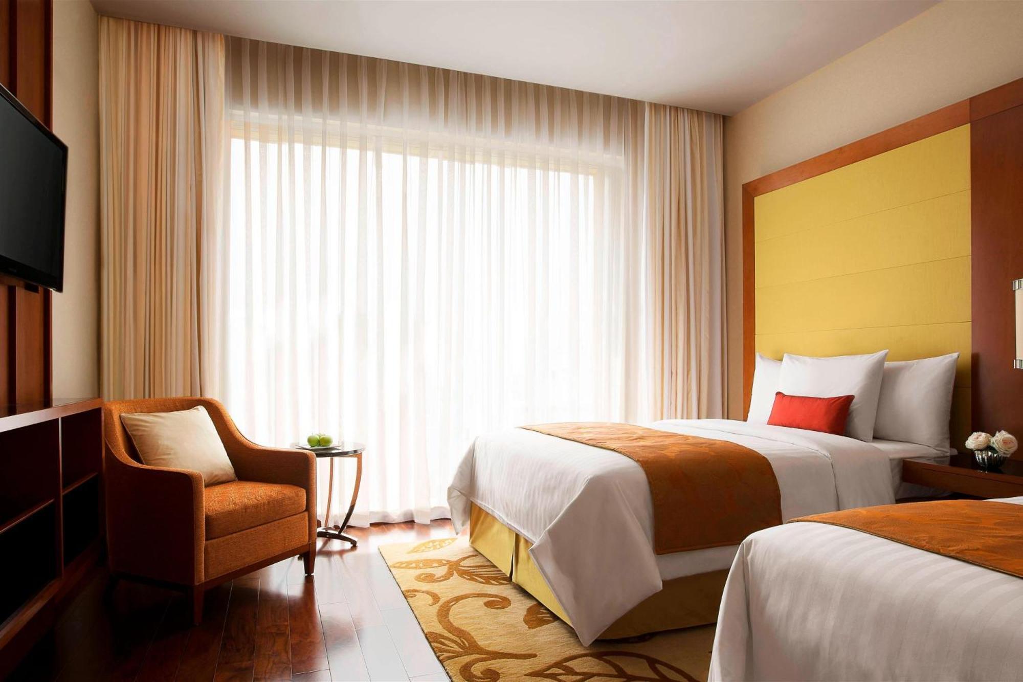 Courtyard By Marriott Kochi Airport Hotel Nedumbassery Exterior foto A room at the hotel