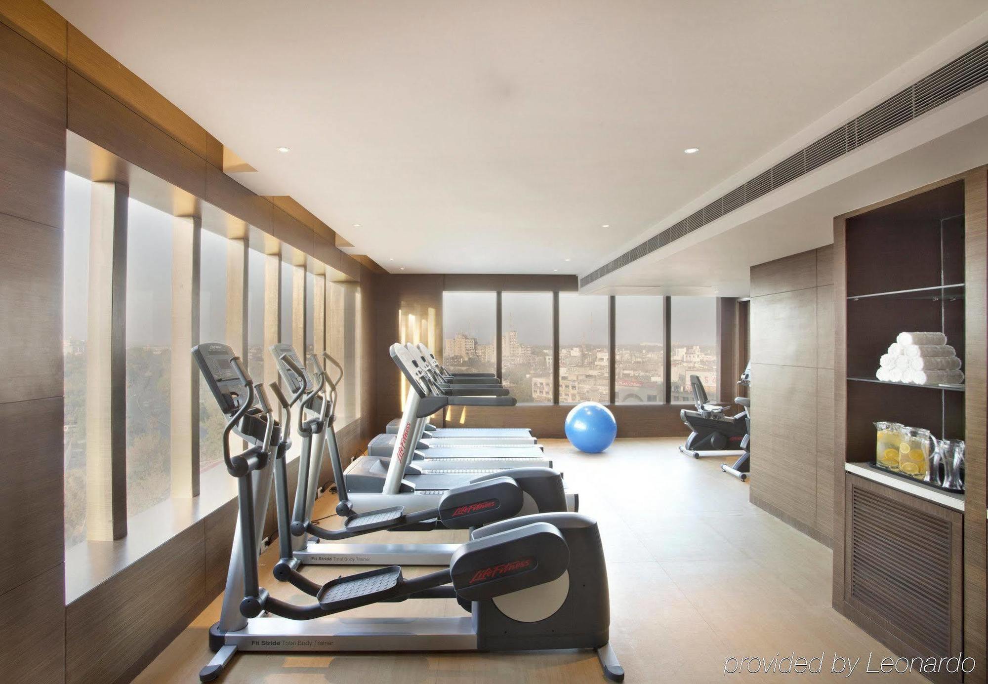 Courtyard By Marriott Kochi Airport Hotel Nedumbassery Exterior foto The gym at the hotel